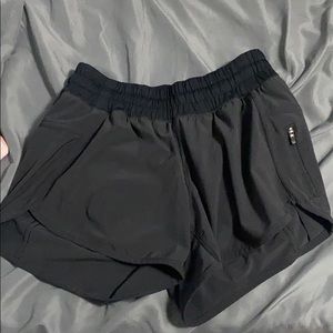 size 4 black lululemon tracker shorts
